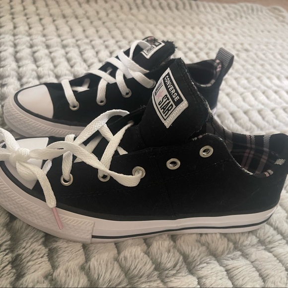 Converse - Picture 2 of 3